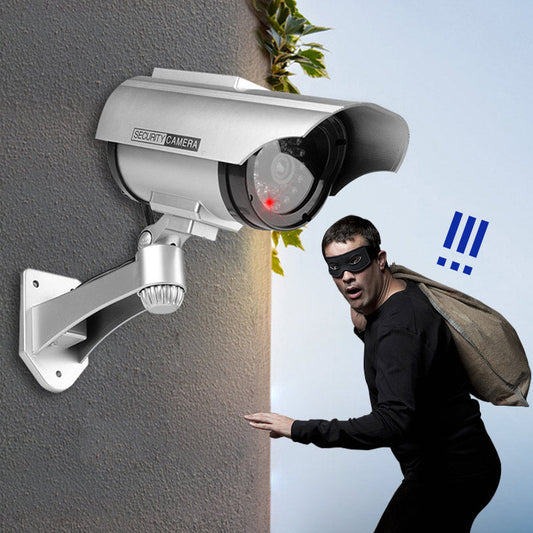 Buitencamera op zonne-energie met knipperend LED-lich